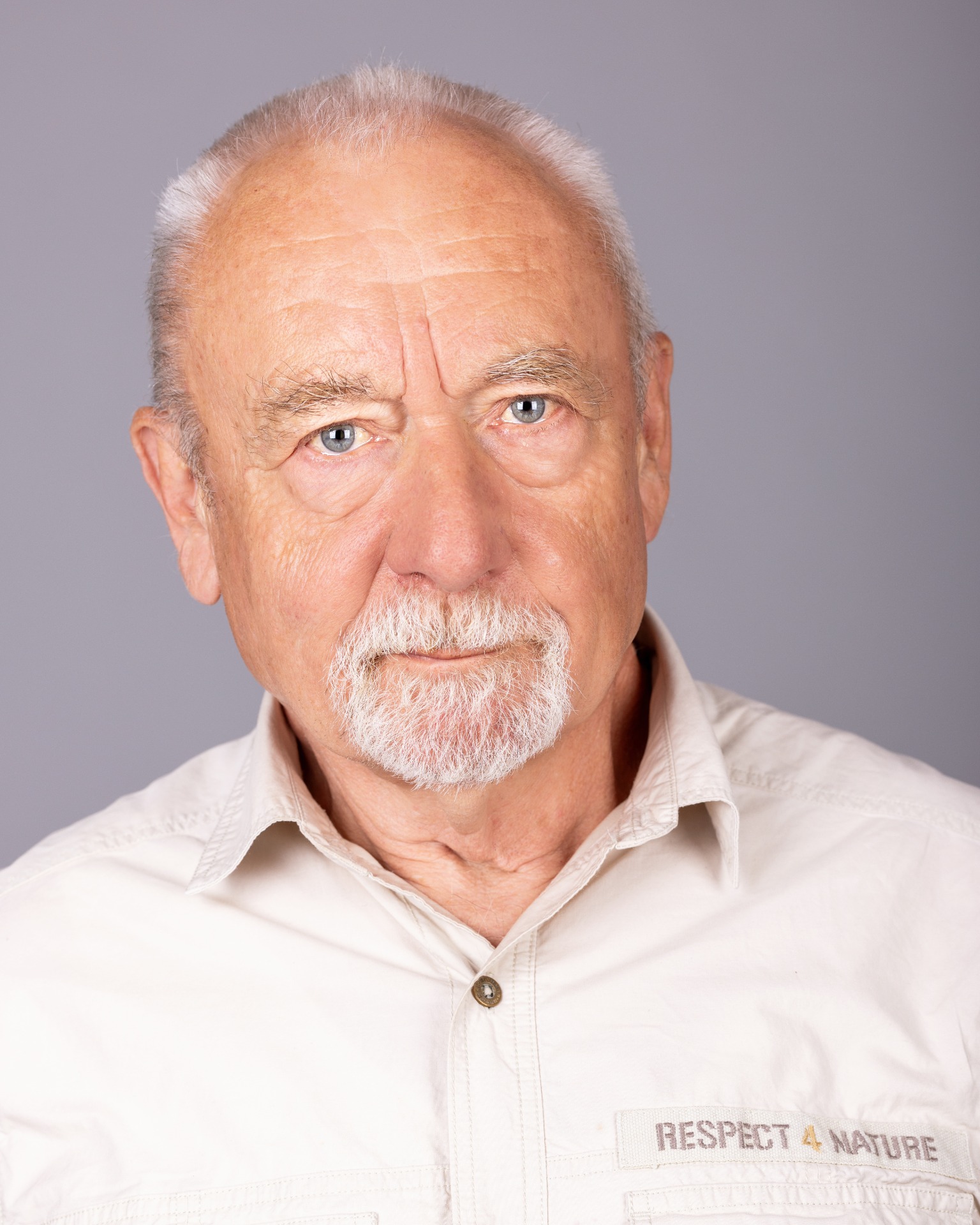 Ing. Milan Bechyně (*1951)
Autorizovaný inženýr v oboru technika prostředí staveb (ČKAIT 0007052 – od roku 1998)
Energetický specialista (MPO 0335 – od roku 2013)